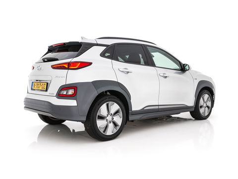 Hyundai KONA EV Fashion 64 kWh (3-Fase) {SOH-100%} (INCL-BTW)  Aut * HEATPUMP | NAVI-FULLMAP | LEATHER-FABRIC | KEYLESS | CAMERA | DAB | ECC | PDC | ADAPTIVE-CRUISE | LANE-ASSIST | HEATED SEATS | PRIVACY-GLASS | HEAD-UP | SHIFT-PADDLES | 17"A