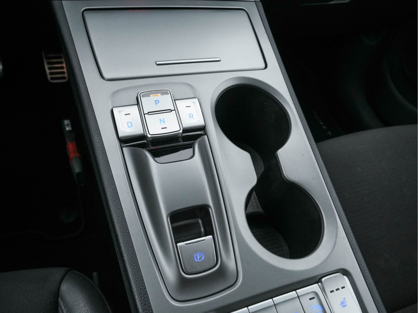 Hyundai KONA EV Fashion 64 kWh (3-Fase) {SOH-100%} (INCL-BTW)  Aut * HEATPUMP | NAVI-FULLMAP | LEATHER-FABRIC | KEYLESS | CAMERA | DAB | ECC | PDC | ADAPTIVE-CRUISE | LANE-ASSIST | HEATED SEATS | PRIVACY-GLASS | HEAD-UP | SHIFT-PADDLES | 17"A