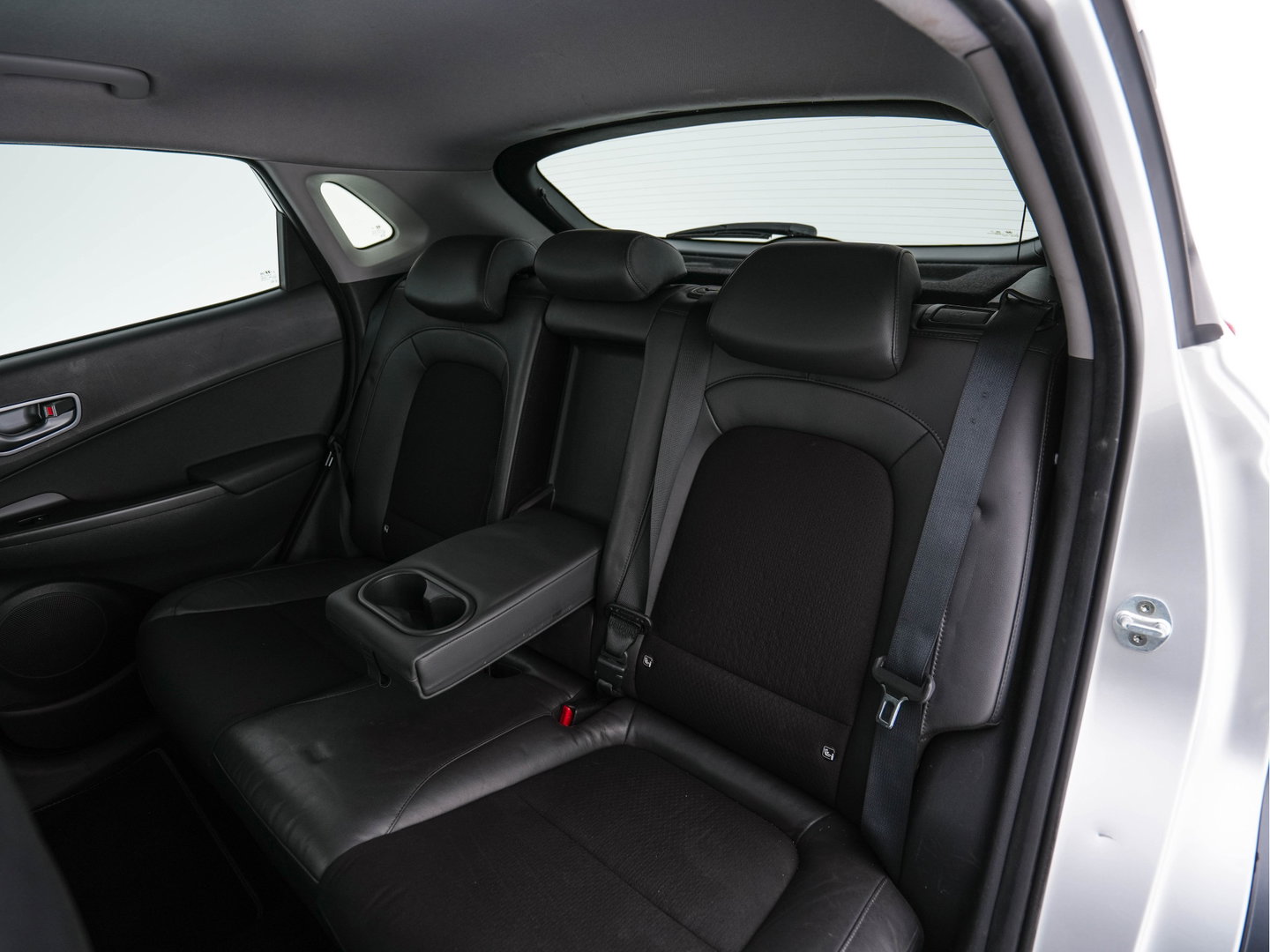 Hyundai KONA EV Fashion 64 kWh (3-Fase) {SOH-100%} (INCL-BTW)  Aut * HEATPUMP | NAVI-FULLMAP | LEATHER-FABRIC | KEYLESS | CAMERA | DAB | ECC | PDC | ADAPTIVE-CRUISE | LANE-ASSIST | HEATED SEATS | PRIVACY-GLASS | HEAD-UP | SHIFT-PADDLES | 17"A