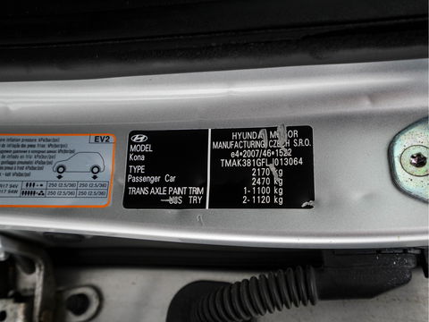 Hyundai KONA EV Fashion 64 kWh (3-Fase) {SOH-100%} (INCL-BTW)  Aut * HEATPUMP | NAVI-FULLMAP | LEATHER-FABRIC | KEYLESS | CAMERA | DAB | ECC | PDC | ADAPTIVE-CRUISE | LANE-ASSIST | HEATED SEATS | PRIVACY-GLASS | HEAD-UP | SHIFT-PADDLES | 17"A