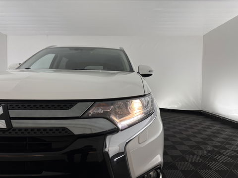 Mitsubishi Outlander 2.4 PHEV Pure (Plug-In) (INCL-BTW)  Aut *FULL-LED | KEYLESS | CAMERA | HEATED-COMFORTSEATS | ECC | SHIFTPADDLES | PDC | CRUISE | CARPLAY | PRIVACY-GLASS | DAB | TOWBAR | 16''ALU*