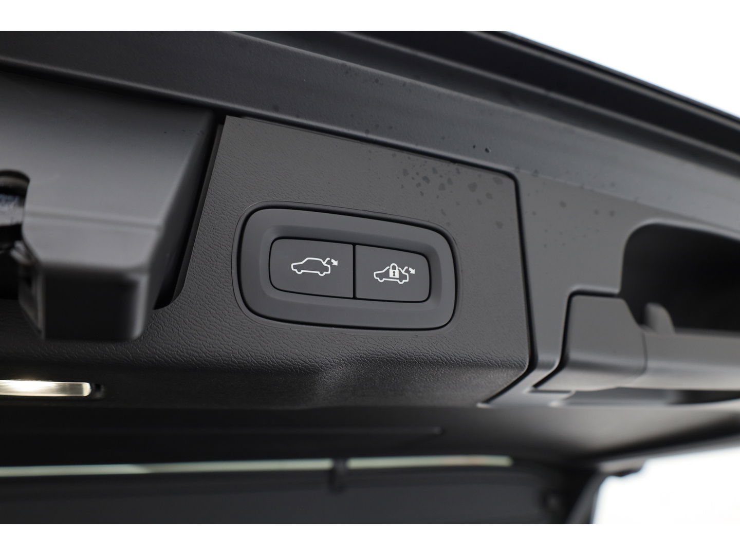 Volvo XC60 T6 Plug-in hybrid Plus Black Edition | Facelift | Pano | Harman Kardon | Memory Seats | 360cam | Blis | Pilot Assist | 21''