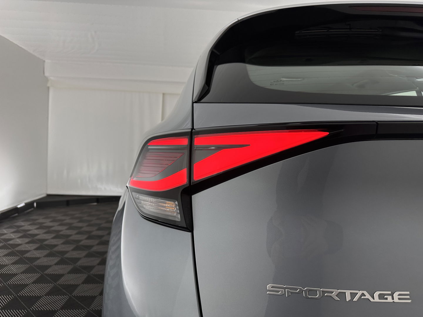 Kia Sportage 1.6 T-GDi Hybrid Dynamic-Line AWD (Plug-In) (INCL-BTW)  Aut. *FULL-LED | ADAPTIVE-CRUISE | WIDESCREEN-COCKPIT | NAVI-FULLMAP | DAB | COMFORTSEATS | ECC | SHIFTPADDLES | CAMERA | PDC | CARPLAY | 19''ALU*