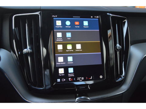 Volvo XC60 T6 Hybride AWD Plus Dark LONG RANGE | Luchtvering | Panoramadak | Trekhaak | Camera | Stoel + Stuur Verwarmd |