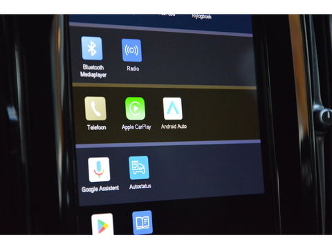 Volvo XC60 T6 Hybride AWD Plus Dark LONG RANGE | Luchtvering | Panoramadak | Trekhaak | Camera | Stoel + Stuur Verwarmd |