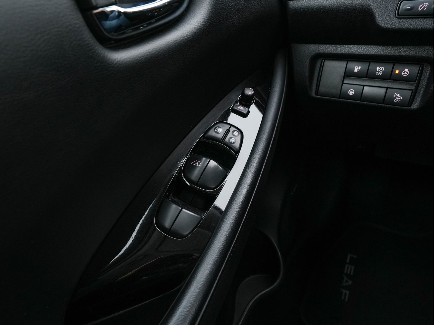 Nissan Leaf 3.Zero Limited Edition 62 kWh {SOH-93%} (INCL-BTW) Aut. *LEATHER | ADAPTIVE-CRUISE | FULL-LED | DIGI-COCKPIT | TOPVIEW | BOSE-AUDIO | KEYLESS | DAB+ | BLINDSPOT | ECC | PDC | HEATED-COMFORTSEATS | 17"ALU*