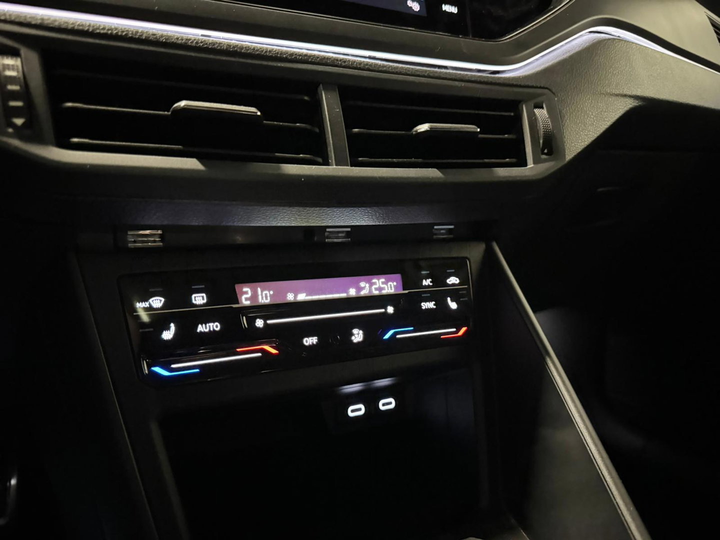 Volkswagen Taigo 1.0 TSI R-Line PANO KEYLESS VOL'