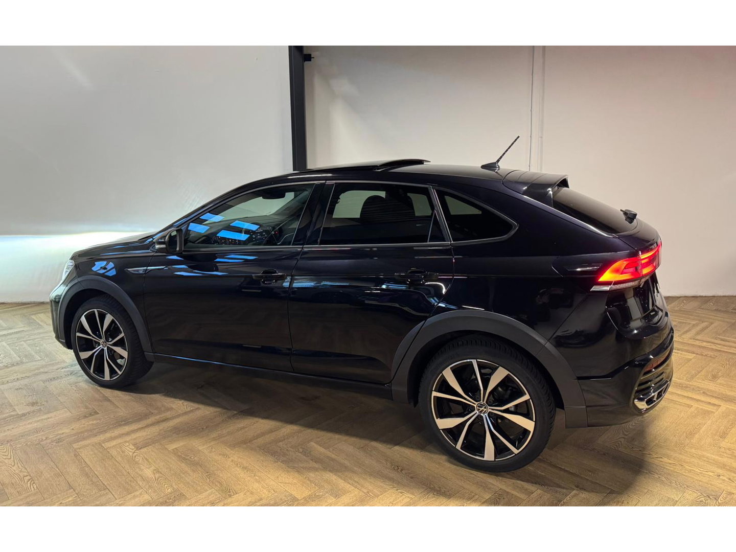 Volkswagen Taigo 1.0 TSI R-Line PANO KEYLESS VOL'