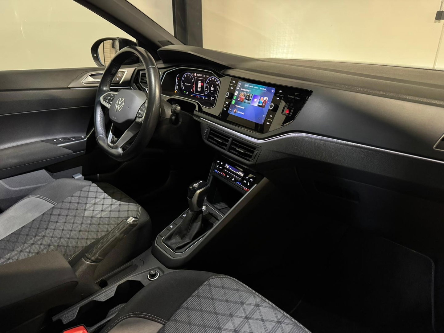 Volkswagen Taigo 1.0 TSI R-Line PANO KEYLESS VOL'