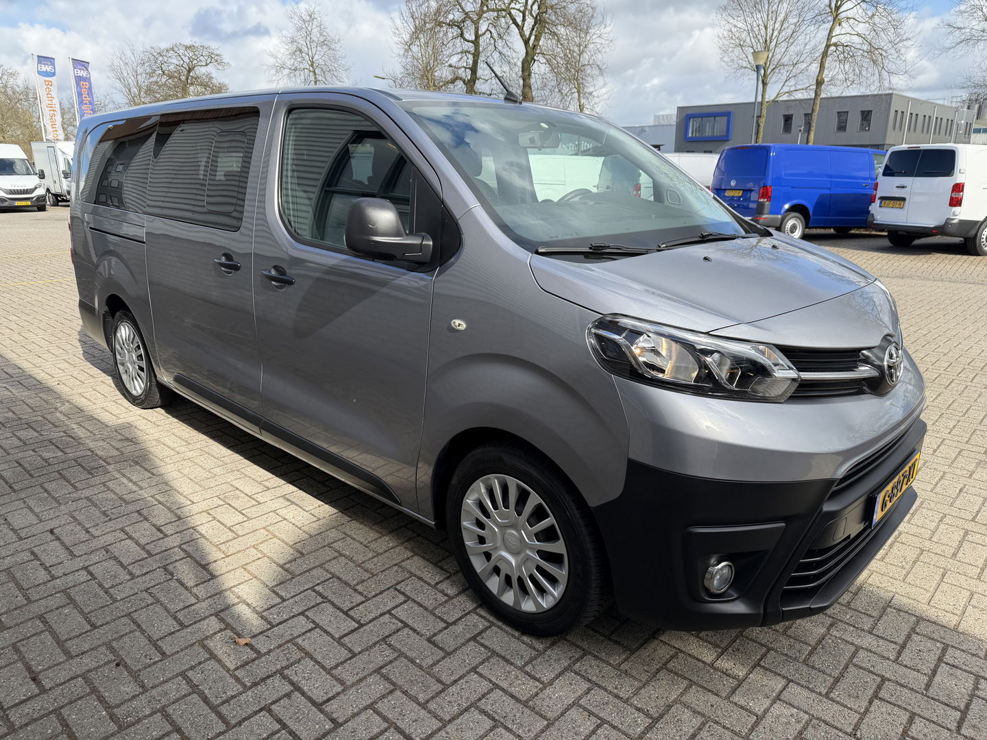 Toyota ProAce Shuttle 2.0 D-4D automaat Navigator Medium L3H1 / 9 persoons / euro 6 diesel / bpm vrij / vaste prijs rijklaar € 19.950 incl btw / inclusief een nieuwe distributie riem / isofix !