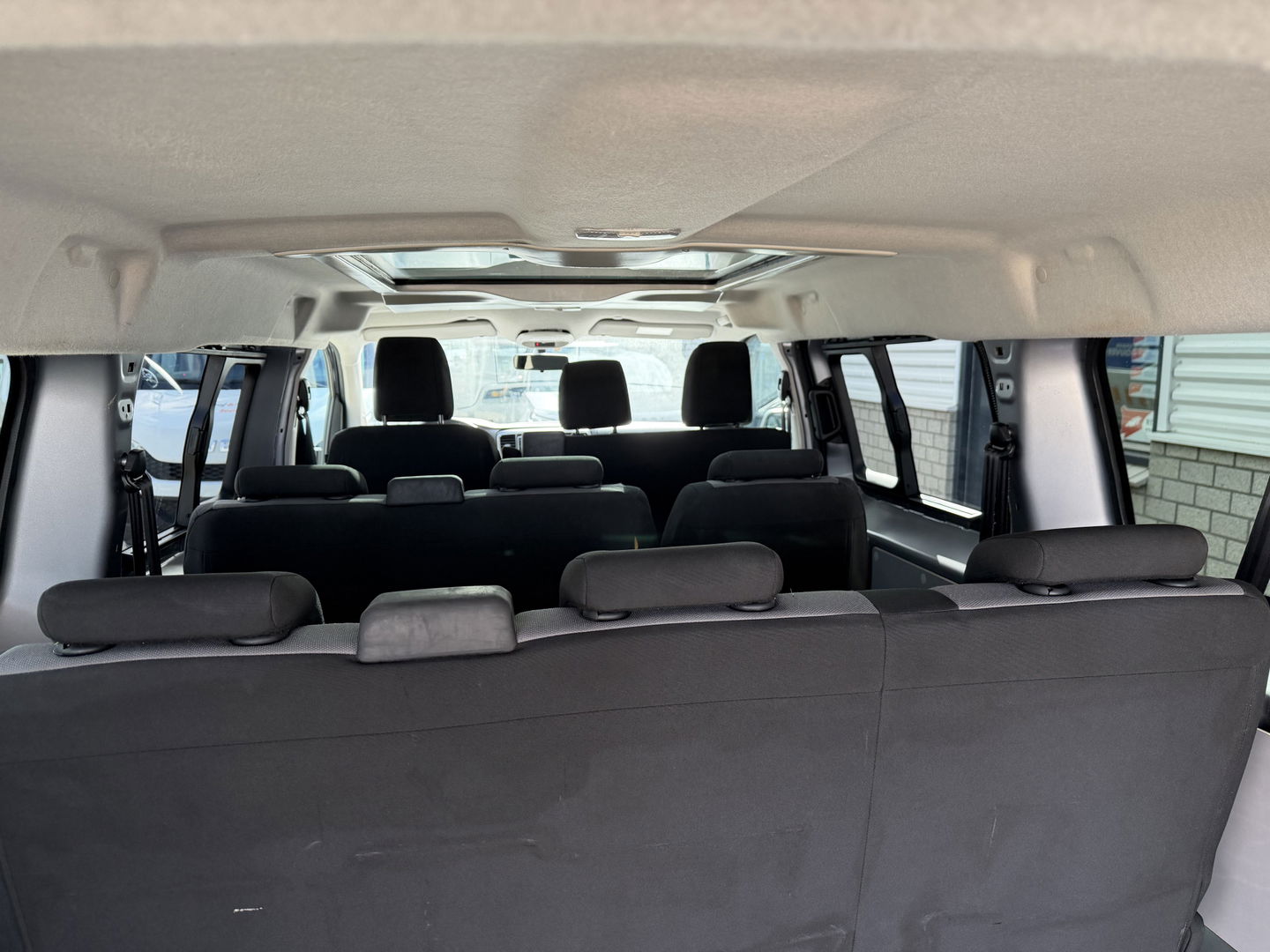 Toyota ProAce Shuttle 2.0 D-4D automaat Navigator Medium L3H1 / 9 persoons / euro 6 diesel / bpm vrij / vaste prijs rijklaar € 19.950 incl btw / inclusief een nieuwe distributie riem / isofix !