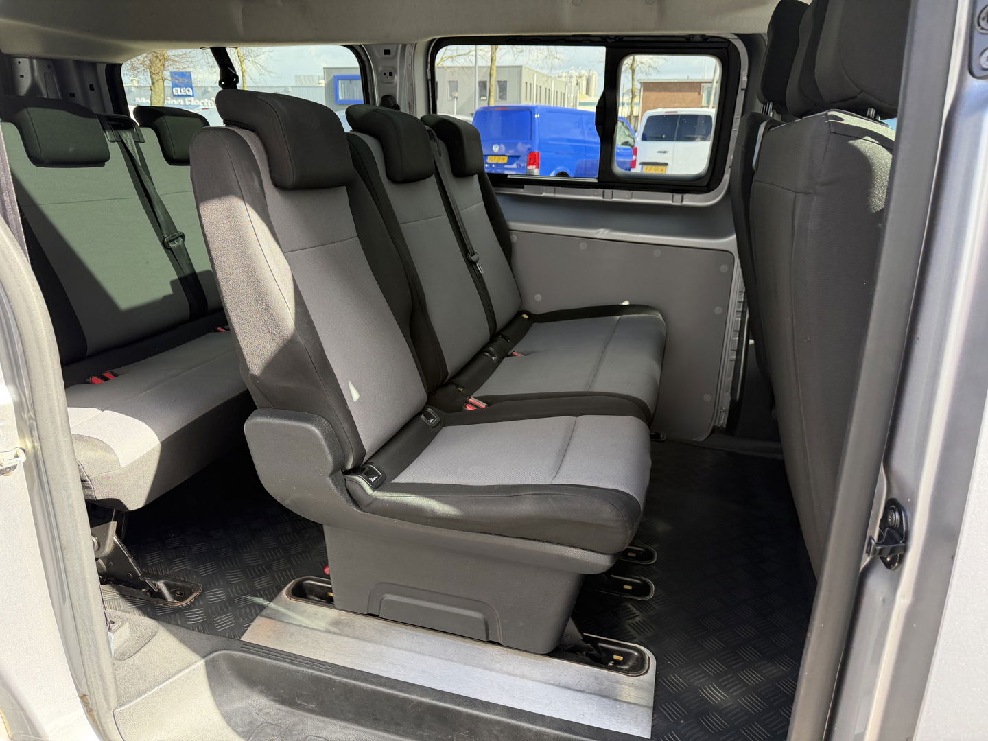 Toyota ProAce Shuttle 2.0 D-4D automaat Navigator Medium L3H1 / 9 persoons / euro 6 diesel / bpm vrij / vaste prijs rijklaar € 19.950 incl btw / inclusief een nieuwe distributie riem / isofix !