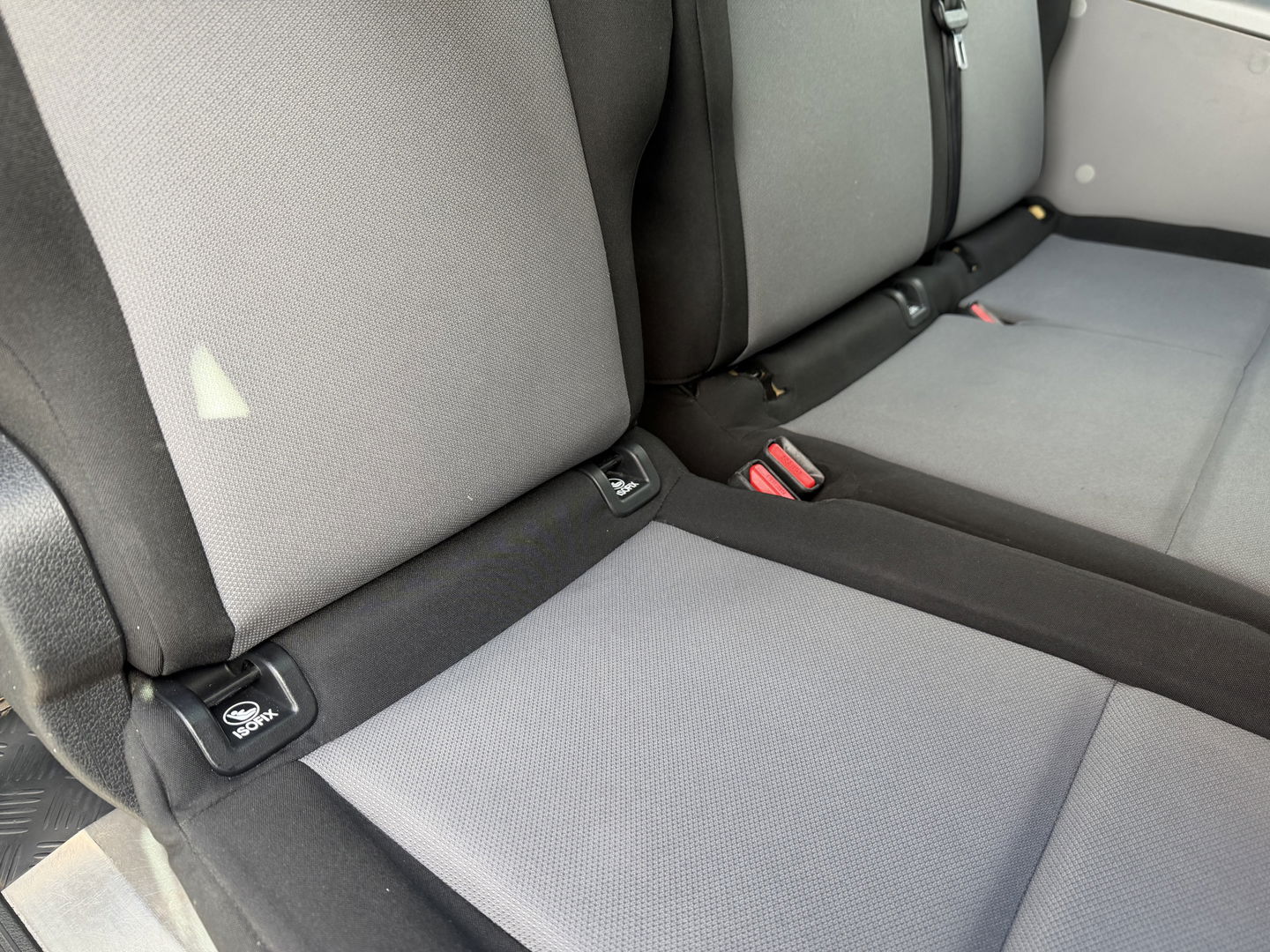 Toyota ProAce Shuttle 2.0 D-4D automaat Navigator Medium L3H1 / 9 persoons / euro 6 diesel / bpm vrij / vaste prijs rijklaar € 19.950 incl btw / inclusief een nieuwe distributie riem / isofix !