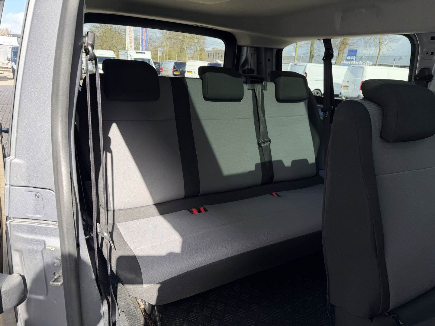 Toyota ProAce Shuttle 2.0 D-4D automaat Navigator Medium L3H1 / 9 persoons / euro 6 diesel / bpm vrij / vaste prijs rijklaar € 19.950 incl btw / inclusief een nieuwe distributie riem / isofix !