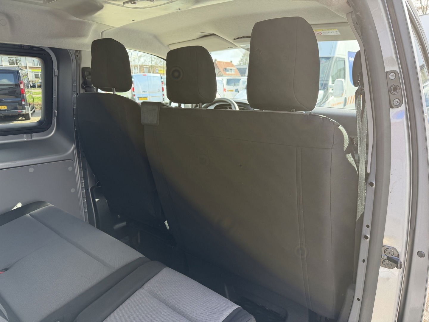 Toyota ProAce Shuttle 2.0 D-4D automaat Navigator Medium L3H1 / 9 persoons / euro 6 diesel / bpm vrij / vaste prijs rijklaar € 19.950 incl btw / inclusief een nieuwe distributie riem / isofix !