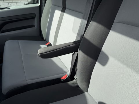 Toyota ProAce Shuttle 2.0 D-4D automaat Navigator Medium L3H1 / 9 persoons / euro 6 diesel / bpm vrij / vaste prijs rijklaar € 19.950 incl btw / inclusief een nieuwe distributie riem / isofix !