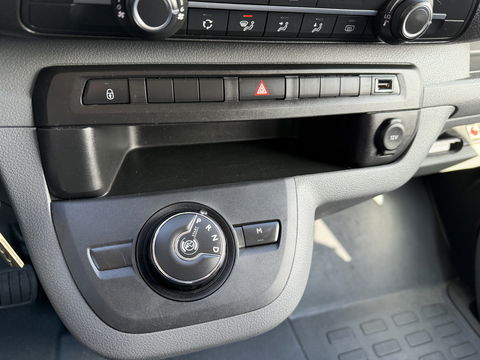 Toyota ProAce Shuttle 2.0 D-4D automaat Navigator Medium L3H1 / 9 persoons / euro 6 diesel / bpm vrij / vaste prijs rijklaar € 19.950 incl btw / inclusief een nieuwe distributie riem / isofix !