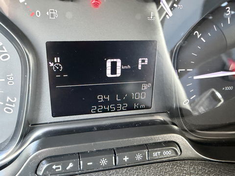 Toyota ProAce Shuttle 2.0 D-4D automaat Navigator Medium L3H1 / 9 persoons / euro 6 diesel / bpm vrij / vaste prijs rijklaar € 19.950 incl btw / inclusief een nieuwe distributie riem / isofix !