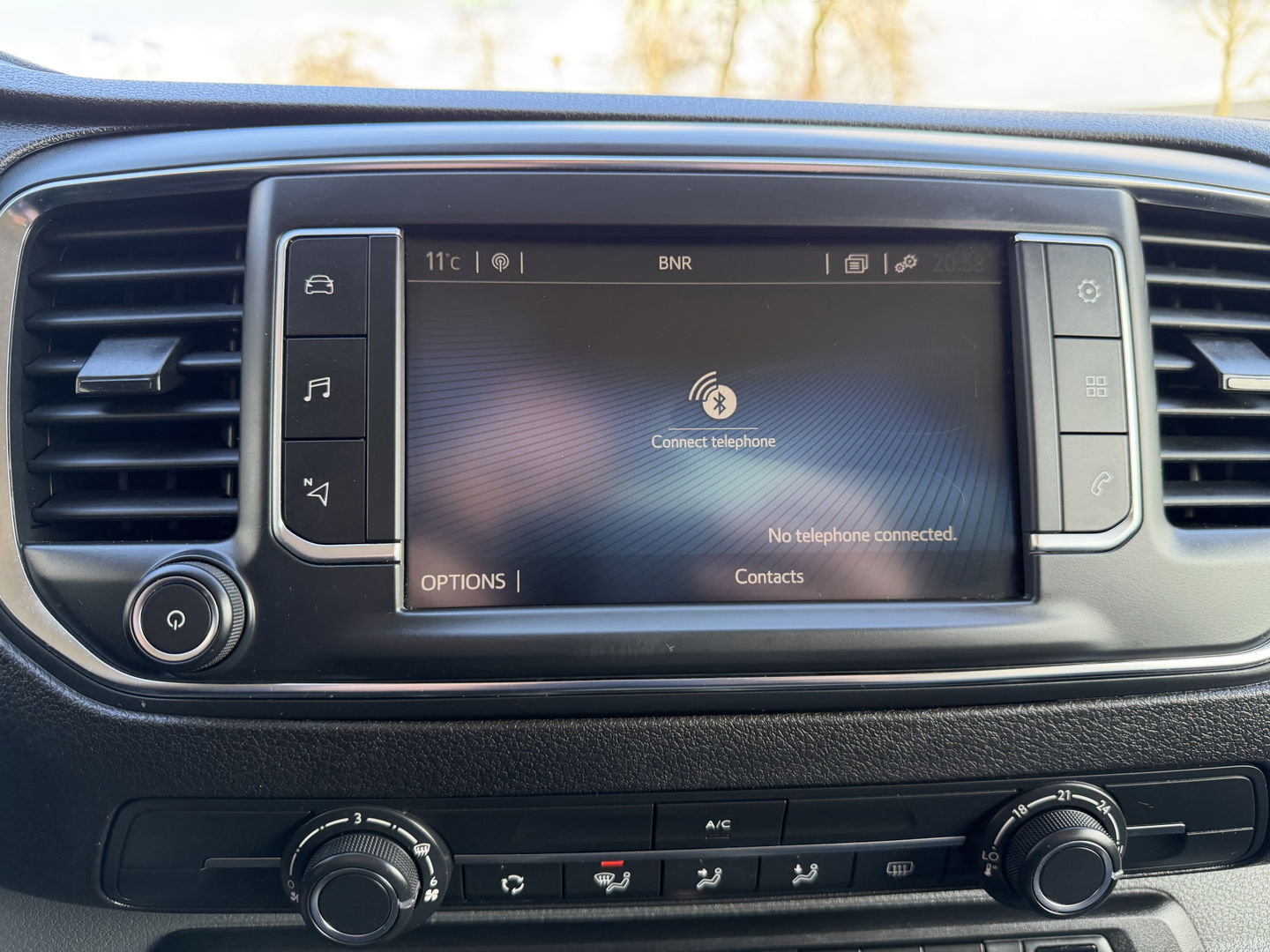 Toyota ProAce Shuttle 2.0 D-4D automaat Navigator Medium L3H1 / 9 persoons / euro 6 diesel / bpm vrij / vaste prijs rijklaar € 19.950 incl btw / inclusief een nieuwe distributie riem / isofix !