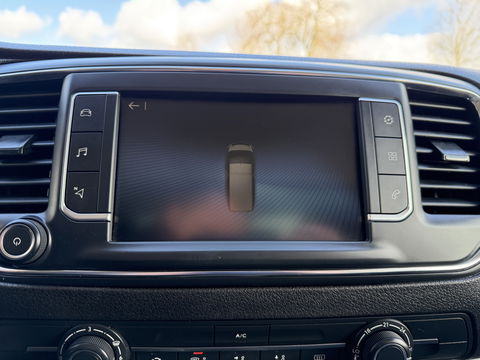 Toyota ProAce Shuttle 2.0 D-4D automaat Navigator Medium L3H1 / 9 persoons / euro 6 diesel / bpm vrij / vaste prijs rijklaar € 19.950 incl btw / inclusief een nieuwe distributie riem / isofix !