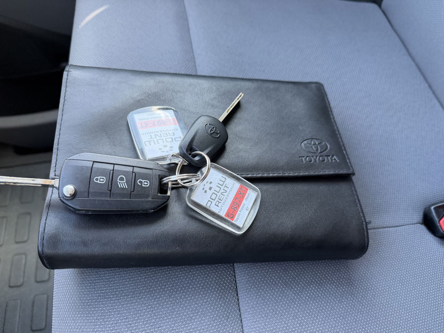 Toyota ProAce Shuttle 2.0 D-4D automaat Navigator Medium L3H1 / 9 persoons / euro 6 diesel / bpm vrij / vaste prijs rijklaar € 19.950 incl btw / inclusief een nieuwe distributie riem / isofix !