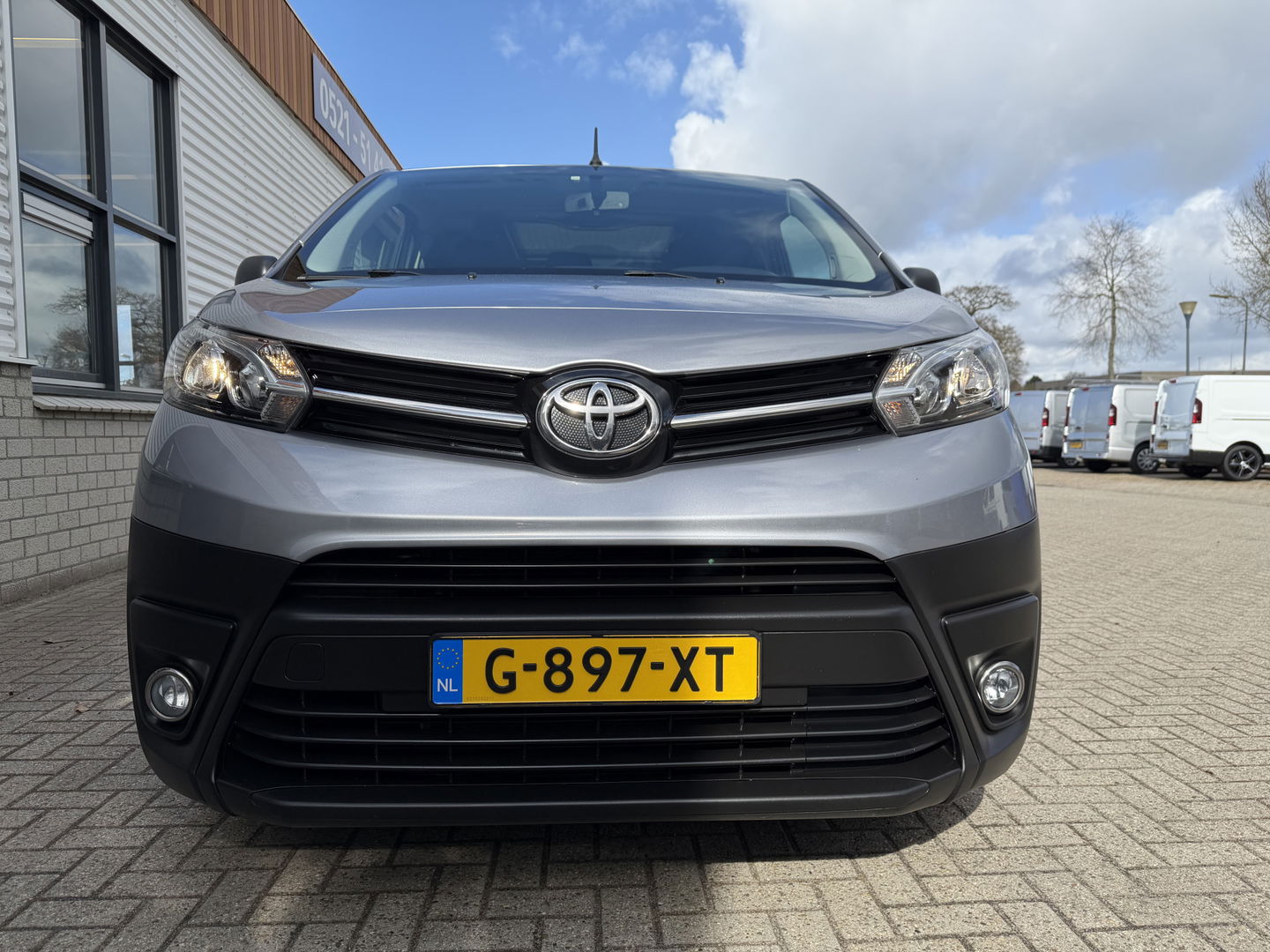 Toyota ProAce Shuttle 2.0 D-4D automaat Navigator Medium L3H1 / 9 persoons / euro 6 diesel / bpm vrij / vaste prijs rijklaar € 19.950 incl btw / inclusief een nieuwe distributie riem / isofix !