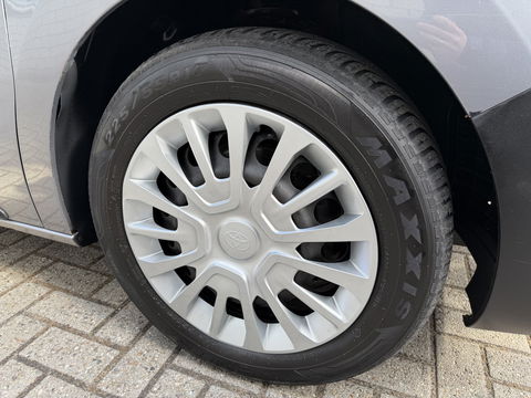 Toyota ProAce Shuttle 2.0 D-4D automaat Navigator Medium L3H1 / 9 persoons / euro 6 diesel / bpm vrij / vaste prijs rijklaar € 19.950 incl btw / inclusief een nieuwe distributie riem / isofix !