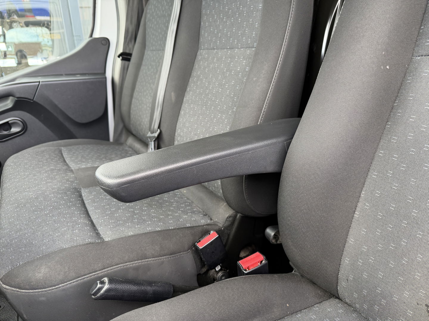 Opel Movano 2.3 Turbo 150pk L2H2 / vaste prijs rijklaar € 17.950 ex btw / lease vanaf € 302 / euro 6 / bpm vrij / airco / cruise / camera / imperial + trap / trekhaak 2500 kg !