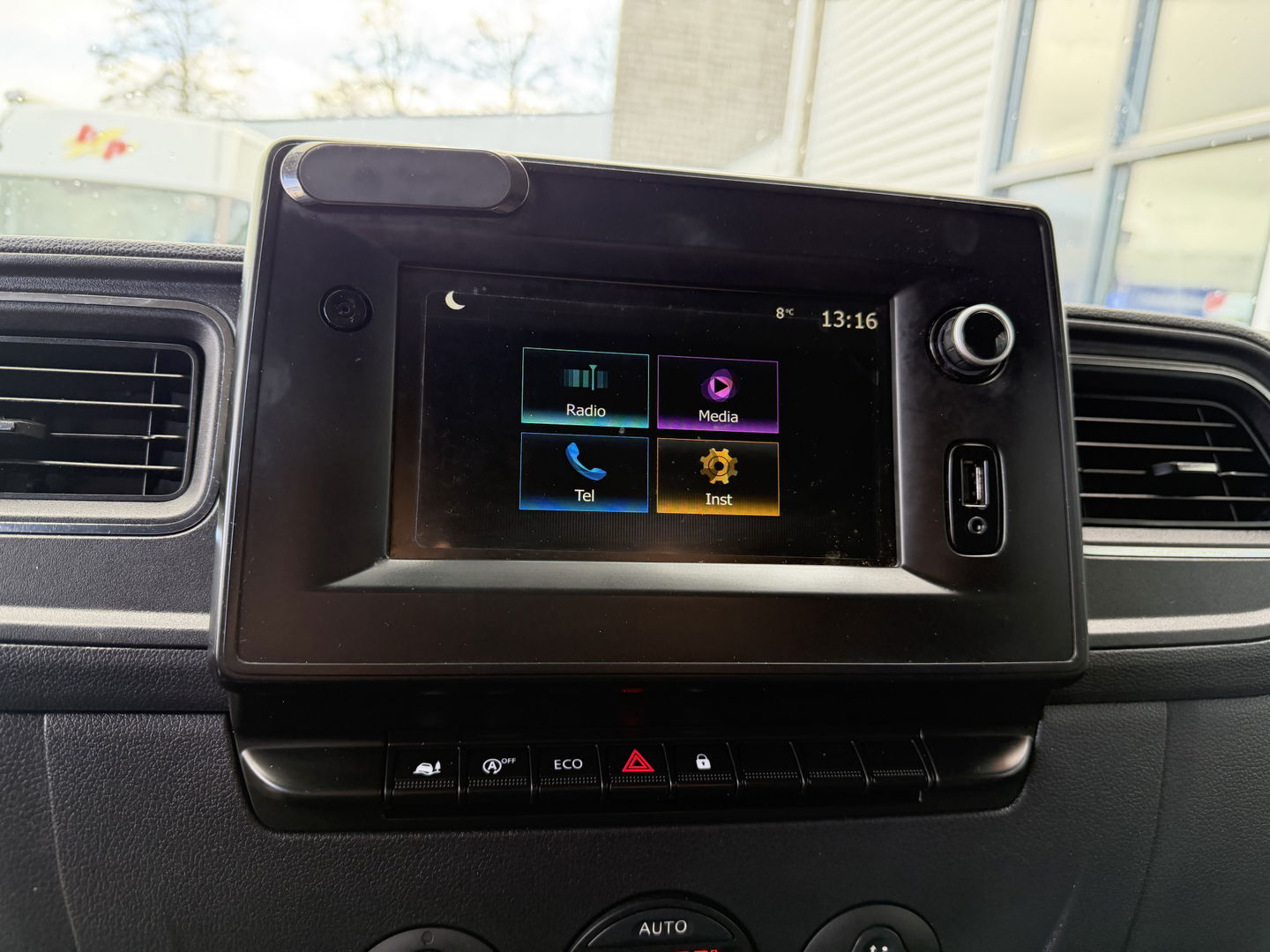 Opel Movano 2.3 Turbo 150pk L2H2 / vaste prijs rijklaar € 17.950 ex btw / lease vanaf € 302 / euro 6 / bpm vrij / airco / cruise / camera / imperial + trap / trekhaak 2500 kg !