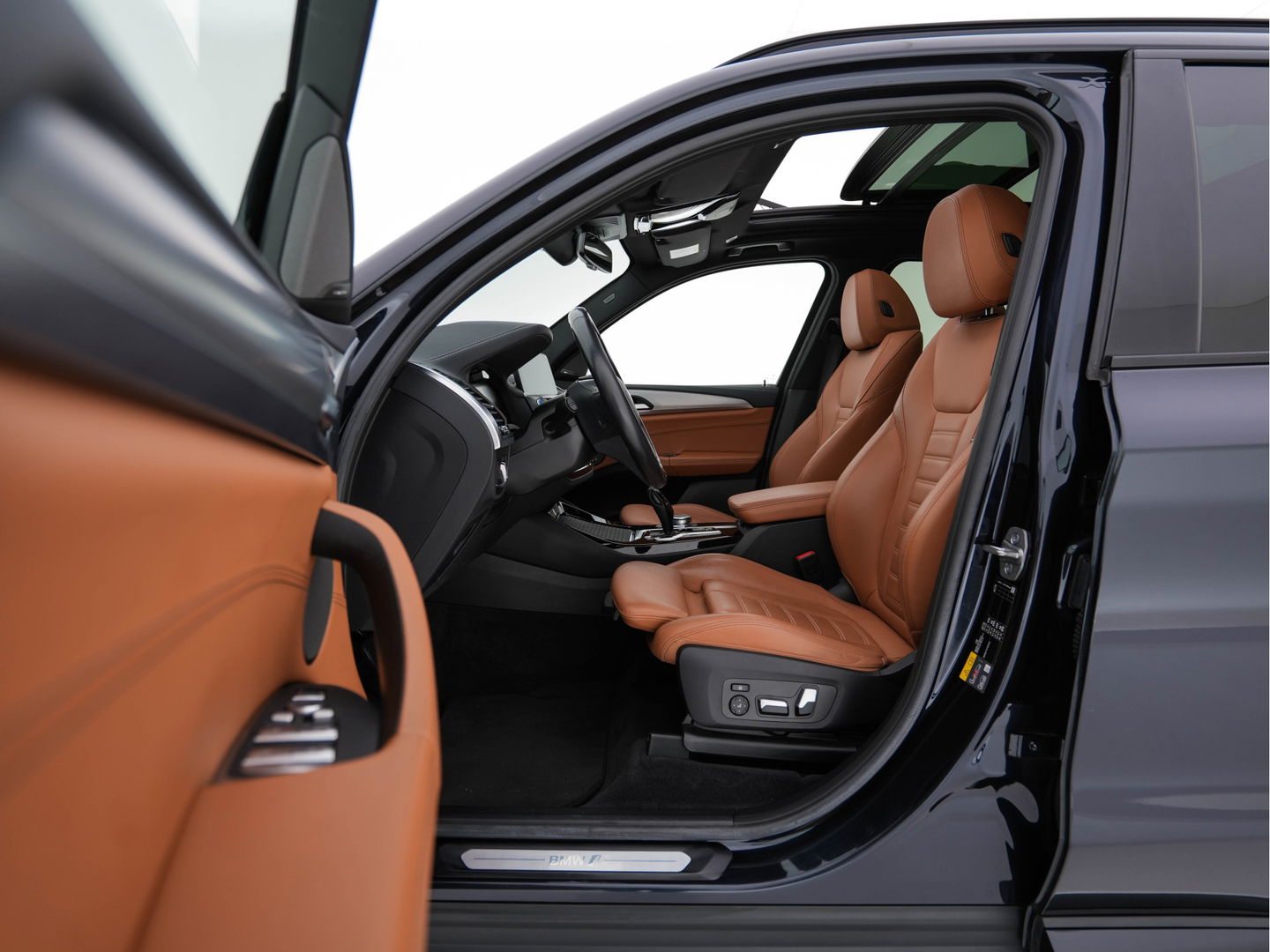 BMW iX3 High Executive 80 kWh [ 3-Fase-11kW ] {SOH-96%} (INCL-BTW) Aut. *PANO | LEATHER | HARMAN/KARDON | FULL-LED | BLINDSPOT | MEMORY-PACK | DIGI-COCKPIT | HEATED-SPORTSEATS | KEYLESS | TOPVIEW | DAB+ | NAVI-FULLMAP | HEAD-UP | PRIVACY-GLASS |