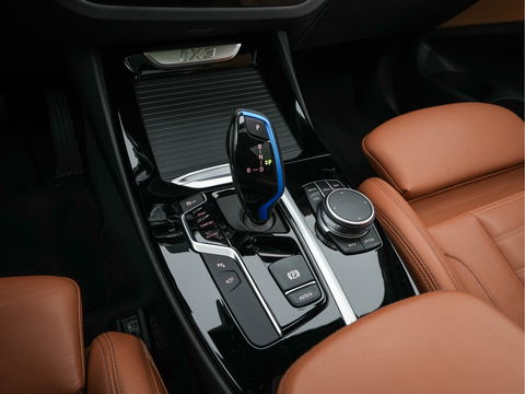 BMW iX3 High Executive 80 kWh [ 3-Fase-11kW ] {SOH-96%} (INCL-BTW) Aut. *PANO | LEATHER | HARMAN/KARDON | FULL-LED | BLINDSPOT | MEMORY-PACK | DIGI-COCKPIT | HEATED-SPORTSEATS | KEYLESS | TOPVIEW | DAB+ | NAVI-FULLMAP | HEAD-UP | PRIVACY-GLASS |