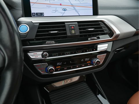 BMW iX3 High Executive 80 kWh [ 3-Fase-11kW ] {SOH-96%} (INCL-BTW) Aut. *PANO | LEATHER | HARMAN/KARDON | FULL-LED | BLINDSPOT | MEMORY-PACK | DIGI-COCKPIT | HEATED-SPORTSEATS | KEYLESS | TOPVIEW | DAB+ | NAVI-FULLMAP | HEAD-UP | PRIVACY-GLASS |