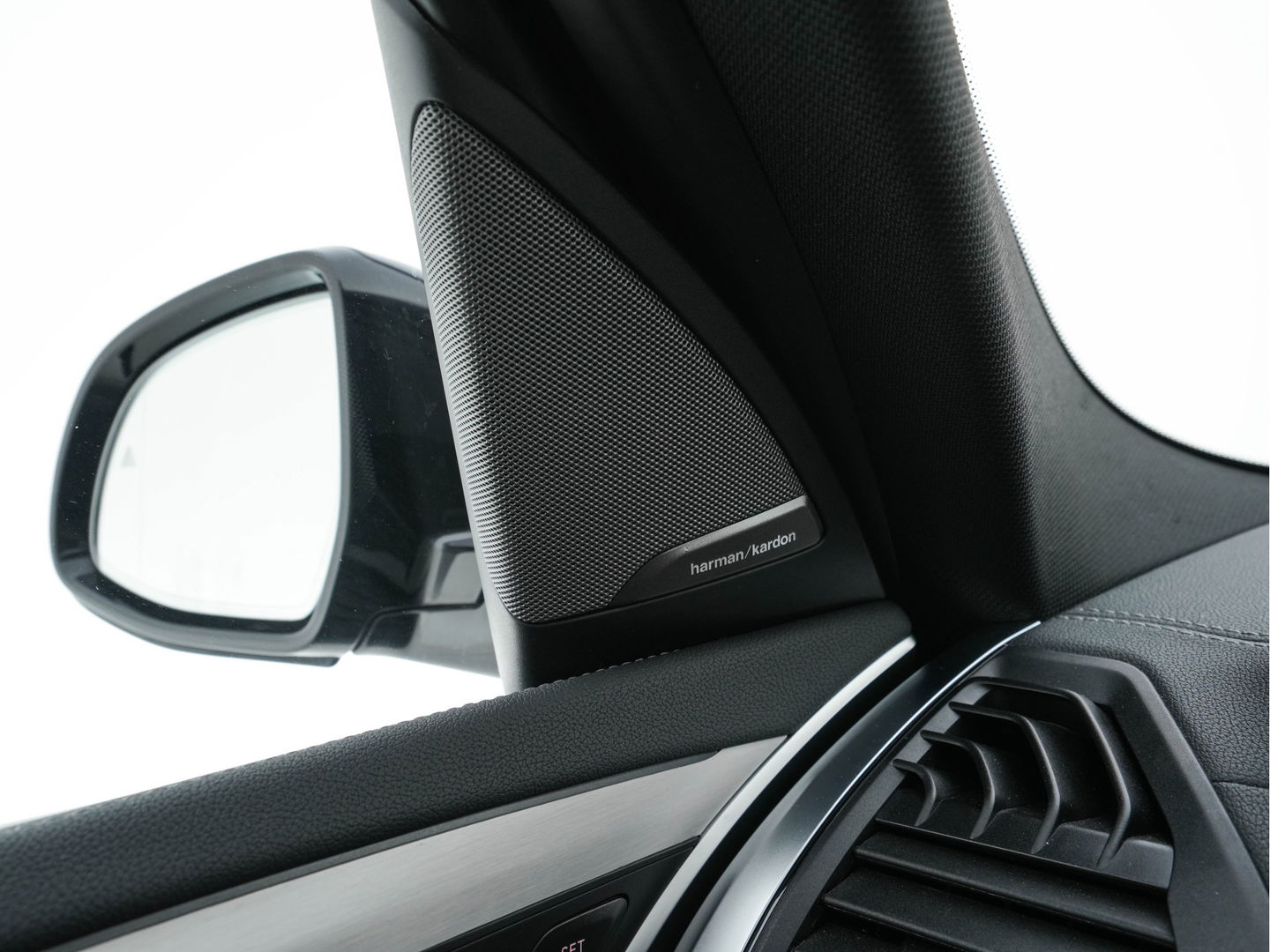 BMW iX3 High Executive 80 kWh [ 3-Fase-11kW ] {SOH-96%} (INCL-BTW) Aut. *PANO | LEATHER | HARMAN/KARDON | FULL-LED | BLINDSPOT | MEMORY-PACK | DIGI-COCKPIT | HEATED-SPORTSEATS | KEYLESS | TOPVIEW | DAB+ | NAVI-FULLMAP | HEAD-UP | PRIVACY-GLASS |