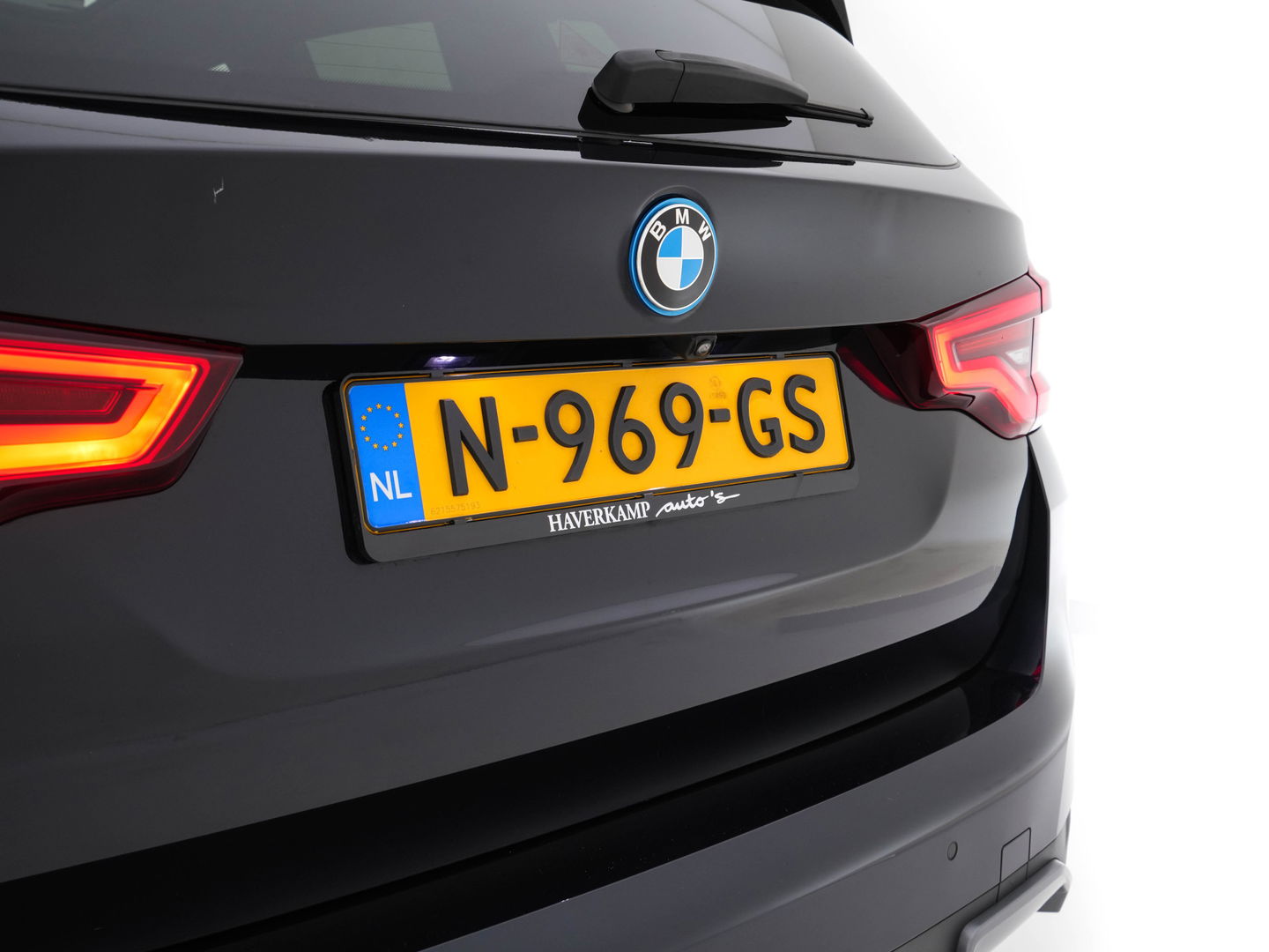 BMW iX3 High Executive 80 kWh [ 3-Fase-11kW ] {SOH-96%} (INCL-BTW) Aut. *PANO | LEATHER | HARMAN/KARDON | FULL-LED | BLINDSPOT | MEMORY-PACK | DIGI-COCKPIT | HEATED-SPORTSEATS | KEYLESS | TOPVIEW | DAB+ | NAVI-FULLMAP | HEAD-UP | PRIVACY-GLASS |