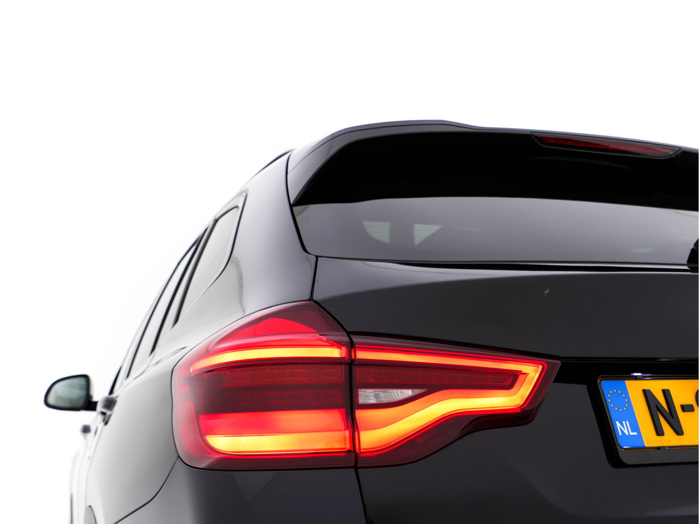 BMW iX3 High Executive 80 kWh [ 3-Fase-11kW ] {SOH-96%} (INCL-BTW) Aut. *PANO | LEATHER | HARMAN/KARDON | FULL-LED | BLINDSPOT | MEMORY-PACK | DIGI-COCKPIT | HEATED-SPORTSEATS | KEYLESS | TOPVIEW | DAB+ | NAVI-FULLMAP | HEAD-UP | PRIVACY-GLASS |