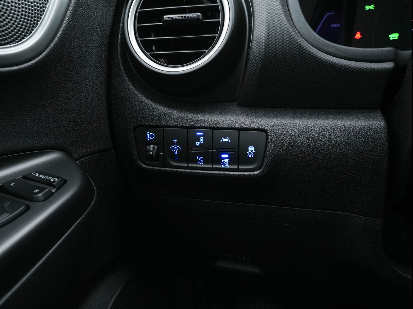 Hyundai KONA EV Fashion 64 kWh (3-Fase) {SOH-100%} (INCL-BTW)  Aut * HEATPUMP | NAVI-FULLMAP | LEATHER-FABRIC | KEYLESS | CAMERA | DAB | ECC | PDC | ADAPTIVE-CRUISE | LANE-ASSIST | HEATED SEATS | PRIVACY-GLASS | HEAD-UP | SHIFT-PADDLES | 17"A