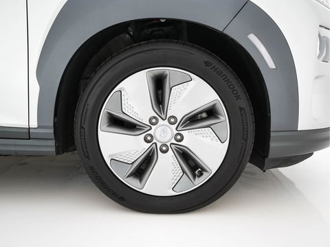 Hyundai KONA EV Fashion 64 kWh (3-Fase) {SOH-100%} (INCL-BTW)  Aut * HEATPUMP | NAVI-FULLMAP | LEATHER-FABRIC | KEYLESS | CAMERA | DAB | ECC | PDC | ADAPTIVE-CRUISE | LANE-ASSIST | HEATED SEATS | PRIVACY-GLASS | HEAD-UP | SHIFT-PADDLES | 17"A