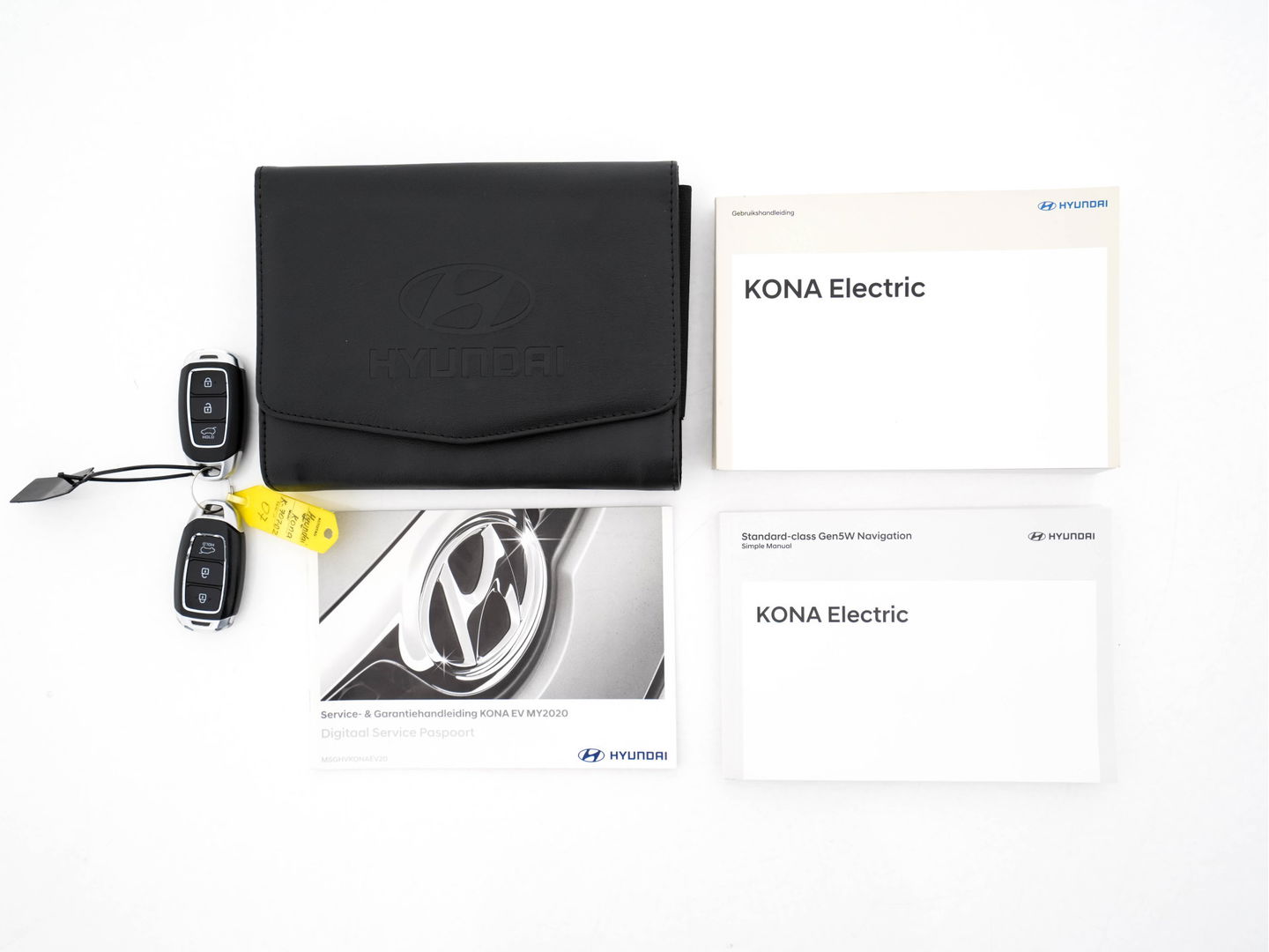 Hyundai KONA EV Fashion 64 kWh (3-Fase) {SOH-100%} (INCL-BTW)  Aut * HEATPUMP | NAVI-FULLMAP | LEATHER-FABRIC | KEYLESS | CAMERA | DAB | ECC | PDC | ADAPTIVE-CRUISE | LANE-ASSIST | HEATED SEATS | PRIVACY-GLASS | HEAD-UP | SHIFT-PADDLES | 17"A