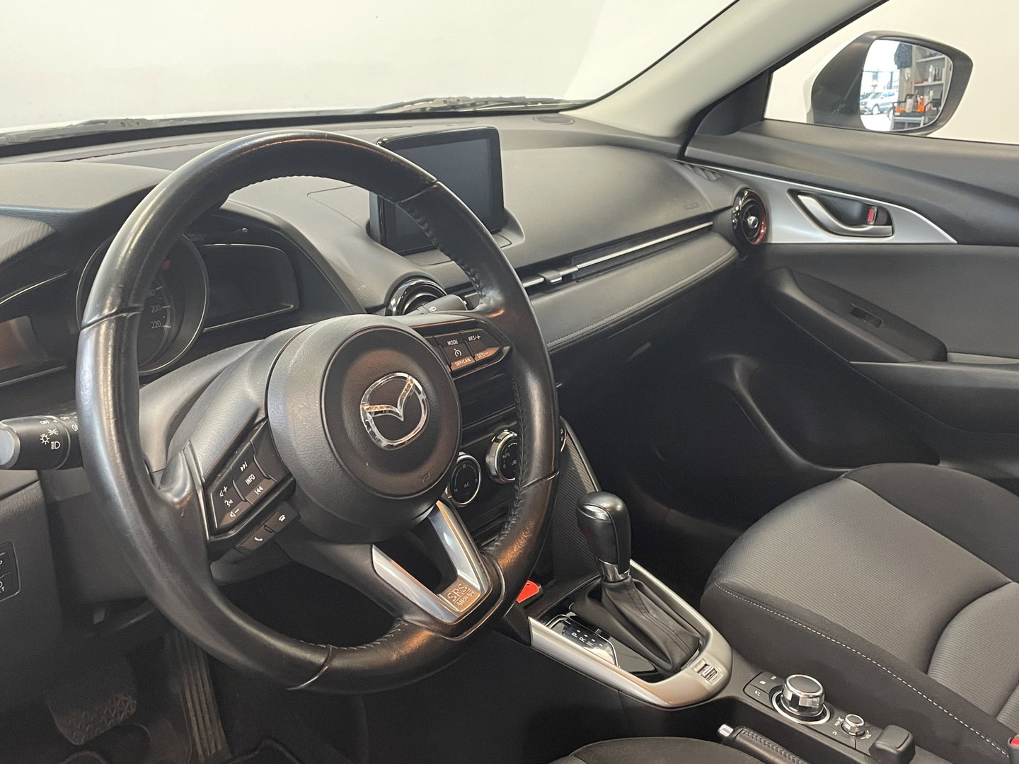 Mazda CX-3 2.0 SkyActiv-G 120 SkyLease+ Automaat Cruise control Climate control 16LMV !! 2e Pinksterdag geopend van 12:00 tot 17:00u !!