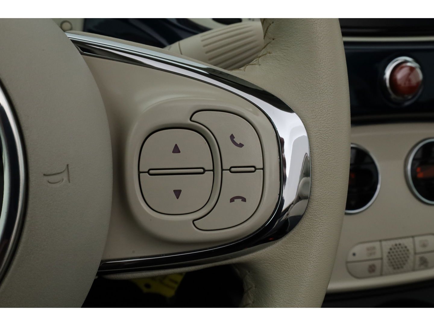 Fiat 500C 1.2 Lounge | Apple CarPlay & Android Aut0 | Clima | 16'' | Cruise Ctrl |