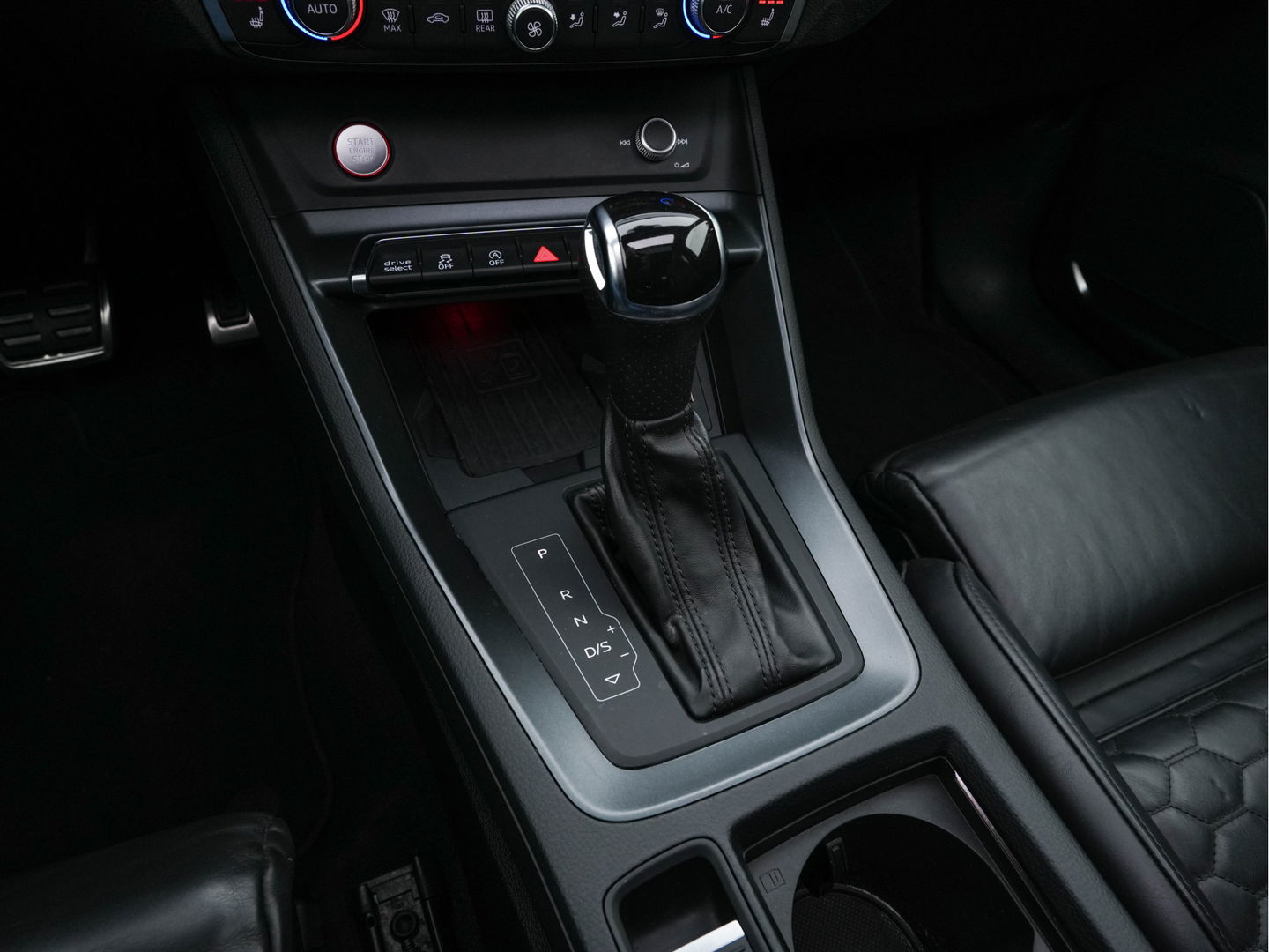 Audi RS Q3 Sportback TFSI Quattro Aut. *PANO | LEATHER | FULL-LED | ADAPTIVE-CRUISE | BANG&OLUFSEN | TOPVIEW | HEATED-SPORTSEATS | DIGI-COCKPIT | PRIVACYGLASS | SHIFTPADDLES | AMBIENTLIGHT | ECC | PDC | 21''ALU*