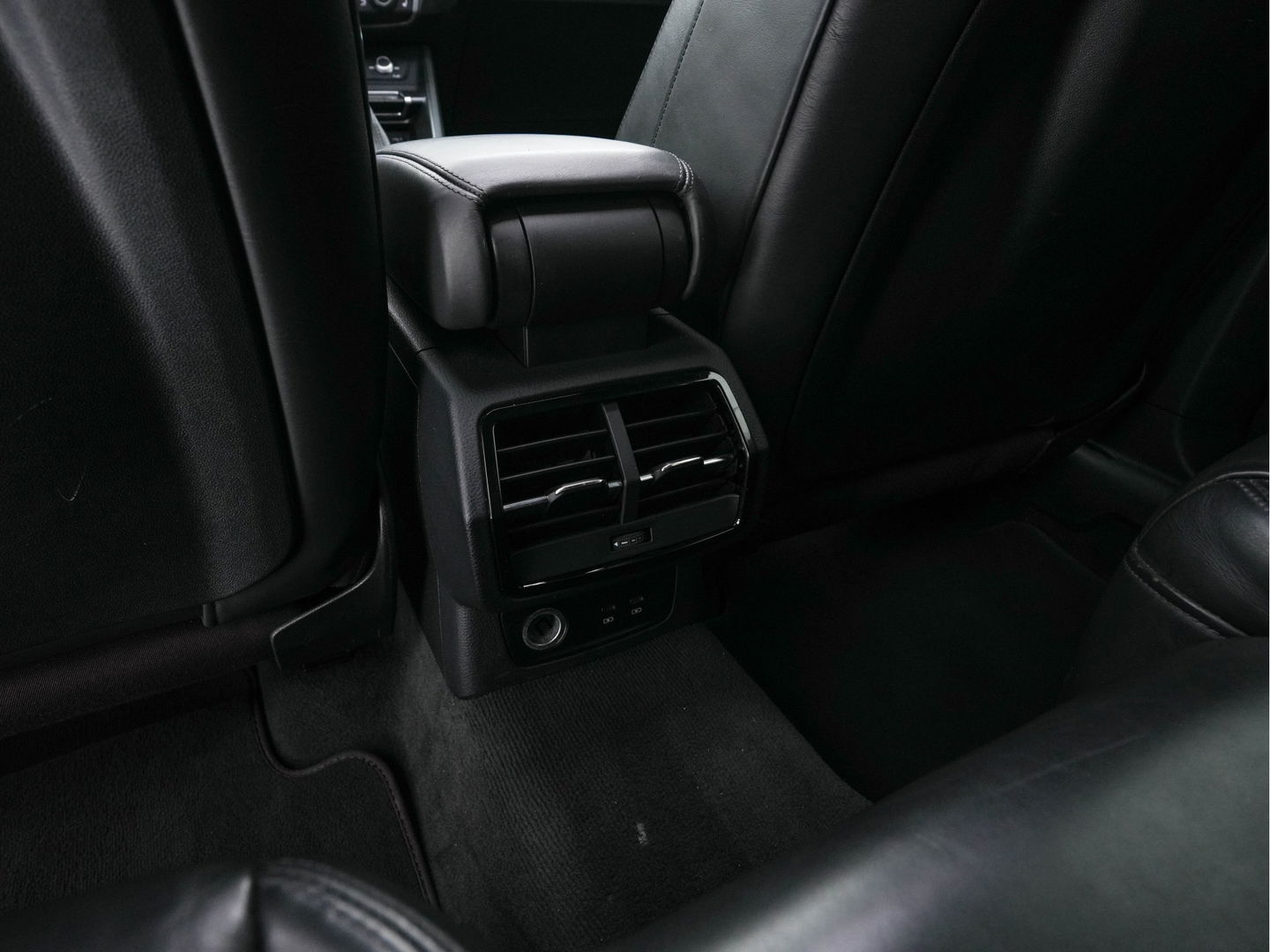 Audi RS Q3 Sportback TFSI Quattro Aut. *PANO | LEATHER | FULL-LED | ADAPTIVE-CRUISE | BANG&OLUFSEN | TOPVIEW | HEATED-SPORTSEATS | DIGI-COCKPIT | PRIVACYGLASS | SHIFTPADDLES | AMBIENTLIGHT | ECC | PDC | 21''ALU*