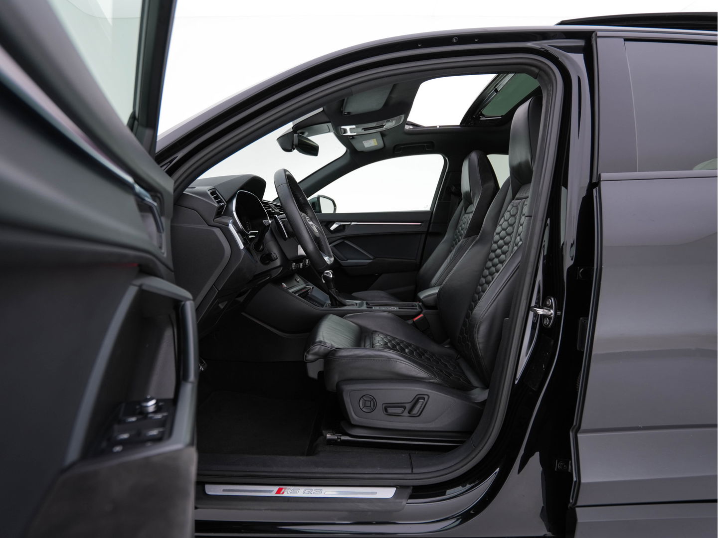 Audi RS Q3 Sportback TFSI Quattro Aut. *PANO | LEATHER | FULL-LED | ADAPTIVE-CRUISE | BANG&OLUFSEN | TOPVIEW | HEATED-SPORTSEATS | DIGI-COCKPIT | PRIVACYGLASS | SHIFTPADDLES | AMBIENTLIGHT | ECC | PDC | 21''ALU*