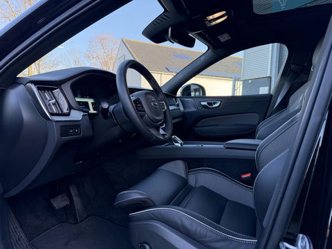 Volvo XC60 2.0 T6 Plug-in hybrid AWD Ultra Black Edition 360 l led l 21 inc