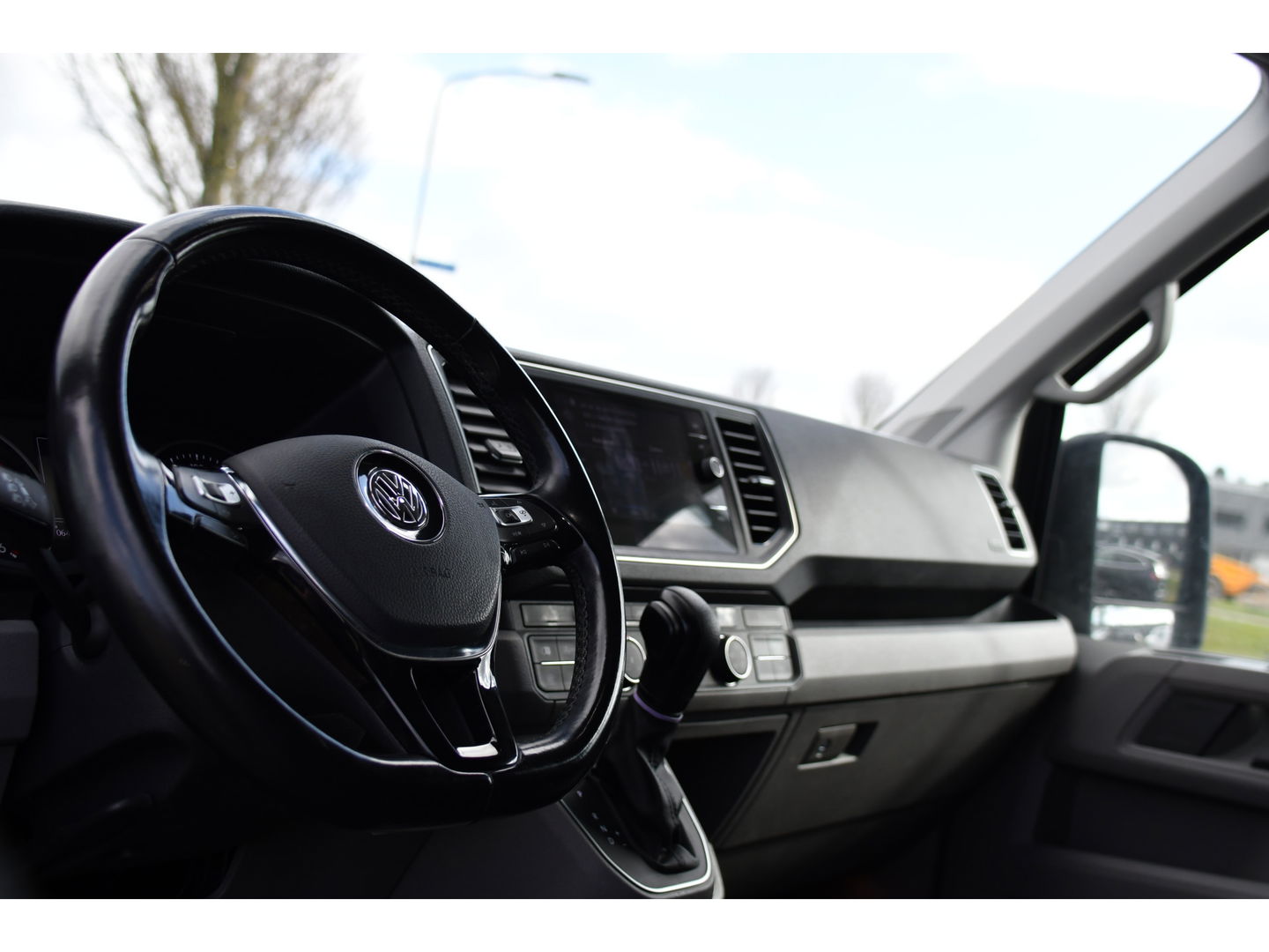 Volkswagen Crafter 35 2.0 TDI L3H3 Highline 75 Edition Adaptieve Cruise, Camera, Carplay, 177pk, LED, Leder, Stuurverwarming, Automaat, Uniek!