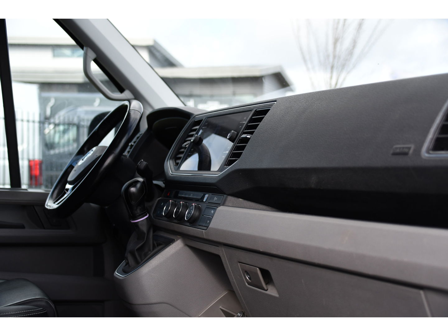 Volkswagen Crafter 35 2.0 TDI L3H3 Highline 75 Edition Adaptieve Cruise, Camera, Carplay, 177pk, LED, Leder, Stuurverwarming, Automaat, Uniek!