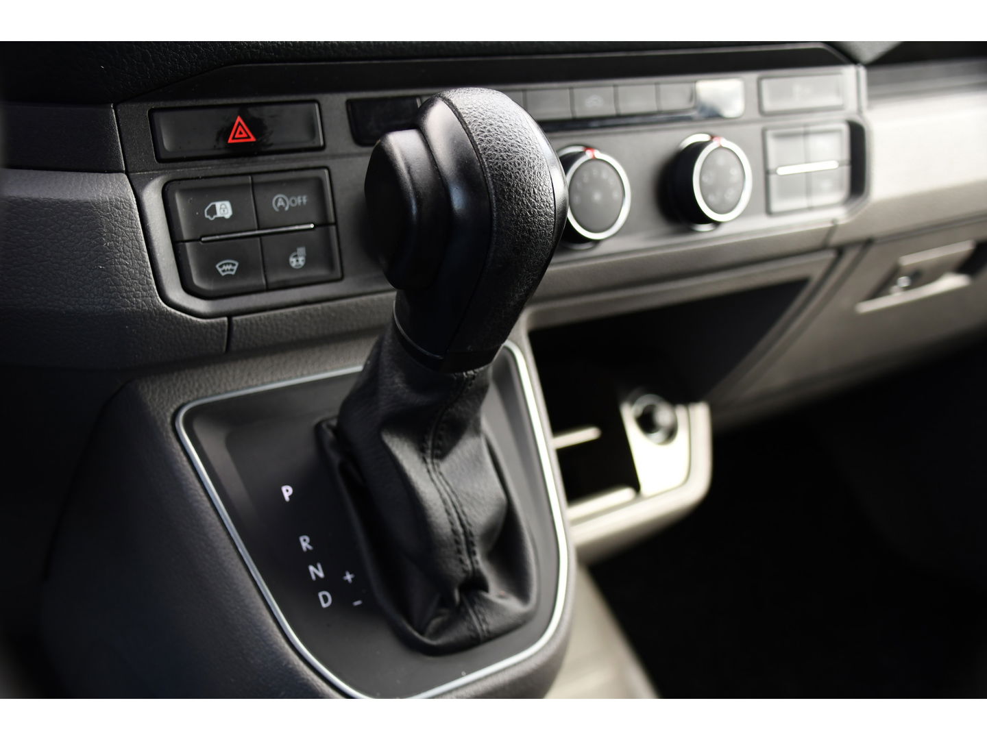 Volkswagen Crafter 35 2.0 TDI L3H3 Highline 75 Edition Adaptieve Cruise, Camera, Carplay, 177pk, LED, Leder, Stuurverwarming, Automaat, Uniek!