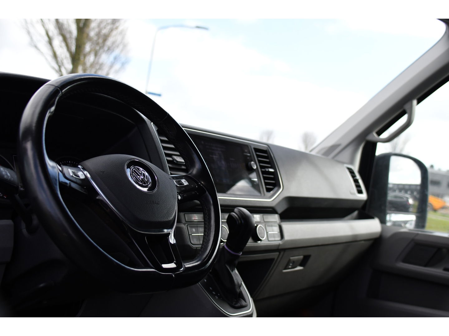 Volkswagen Crafter 35 2.0 TDI L3H3 Highline 75 Edition Adaptieve Cruise, Camera, Carplay, 177pk, LED, Leder, Stuurverwarming, Automaat, Uniek!