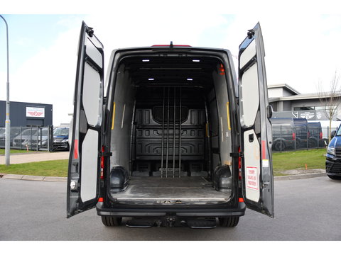 Volkswagen Crafter 35 2.0 TDI L3H3 Highline 75 Edition Adaptieve Cruise, Camera, Carplay, 177pk, LED, Leder, Stuurverwarming, Automaat, Uniek!