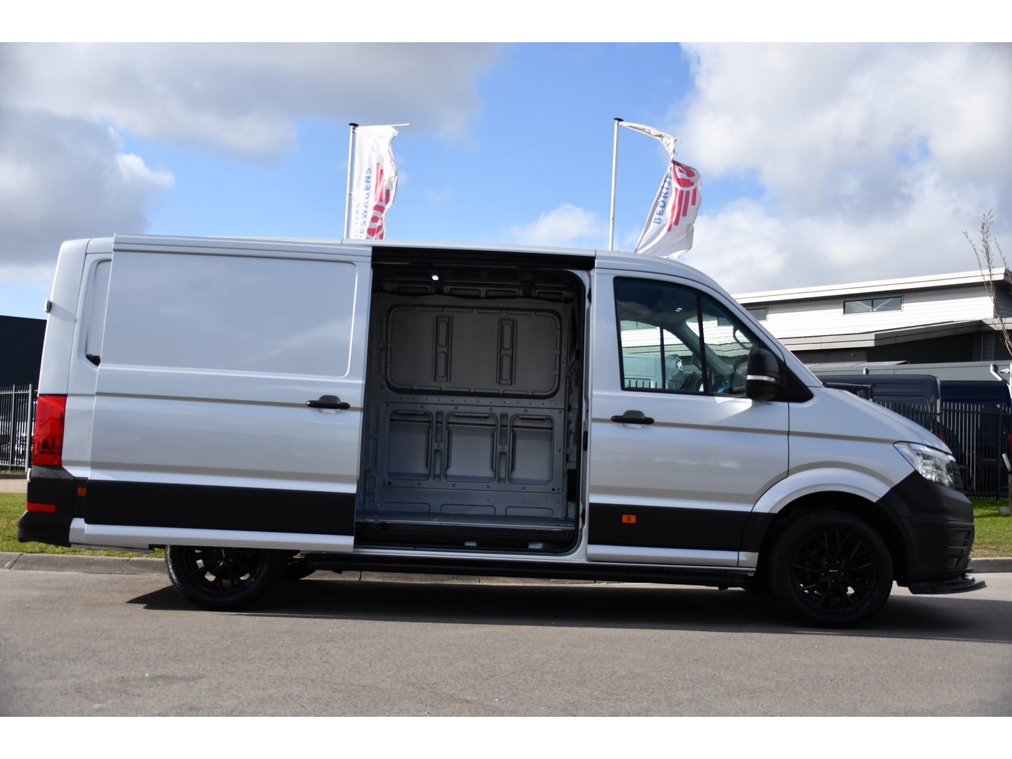 Volkswagen Crafter 35 2.0 TDI L3H2 Highline PB Edition Adaptieve Cruise, Camera, Carplay, Clima, LED, Stoelverwarming, Multimedia, Sensoren, Uniek!